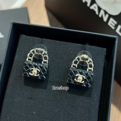 CHANEL 피어싱