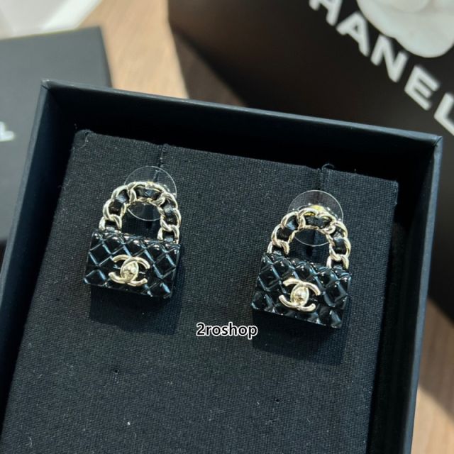 CHANEL 피어싱