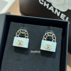 CHANEL 피어싱