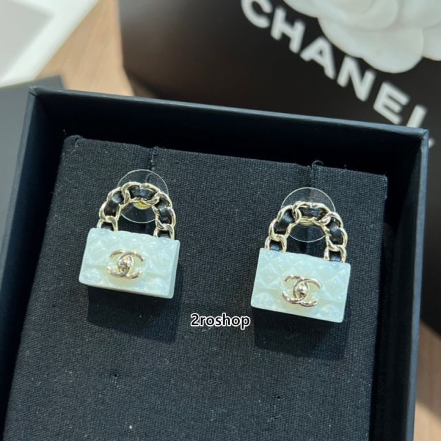 CHANEL 피어싱
