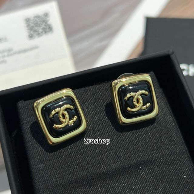 CHANEL 피어싱