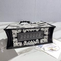 디올북토트백라지블랙앤화이트