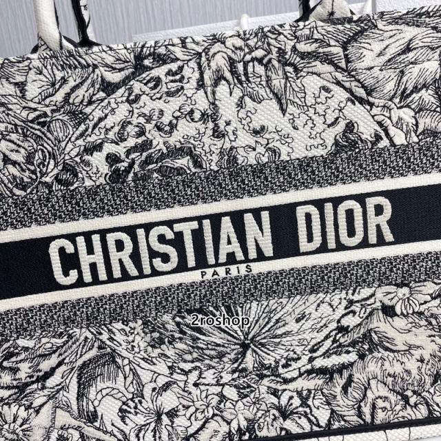 디올북토트백미듐멀티화이트