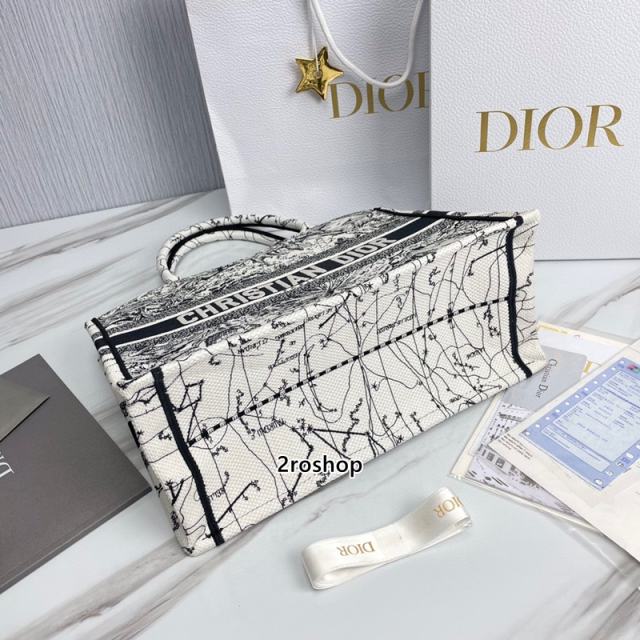 디올북토트백미듐멀티화이트