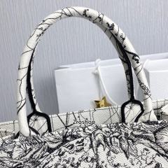 디올북토트백미듐멀티화이트