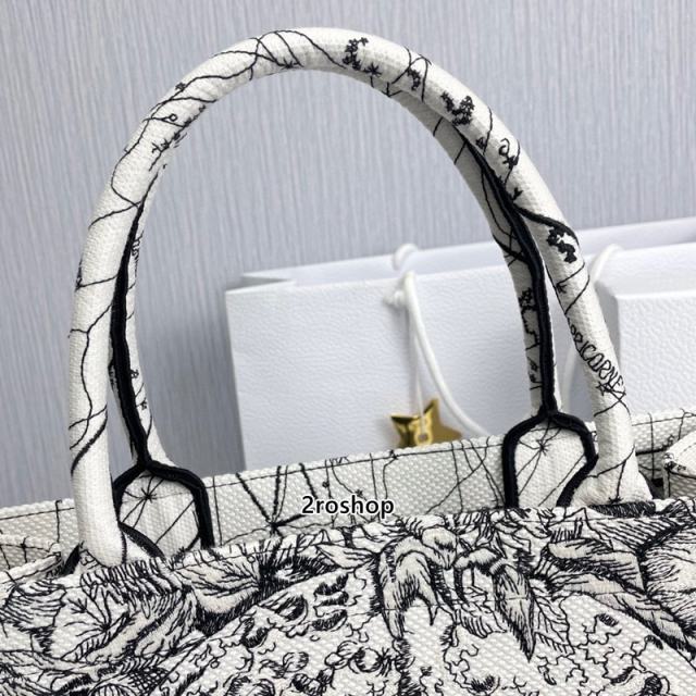 디올북토트백미듐멀티화이트