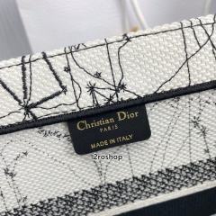 디올북토트백미듐멀티화이트