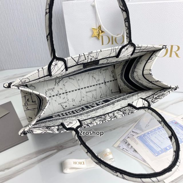 디올북토트백미듐멀티화이트