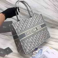 디올북토트백미듐멀티그레이