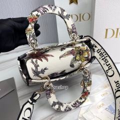 디올레이디백자수미듐멀티화이트