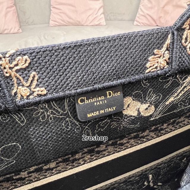 디올북토트백미듐멀티블랙