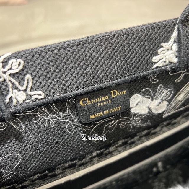 디올북토트백미듐멀티블랙