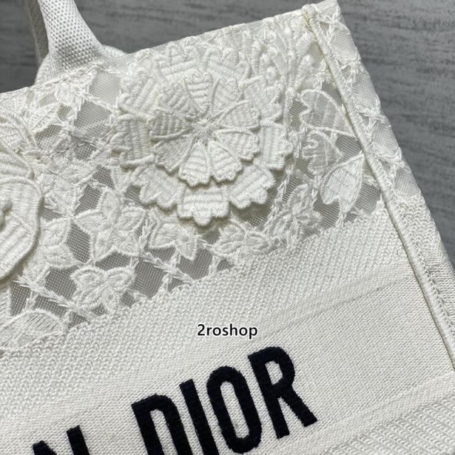 디올북토트백미듐화이트