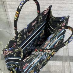 디올북토트백미듐멀티블랙