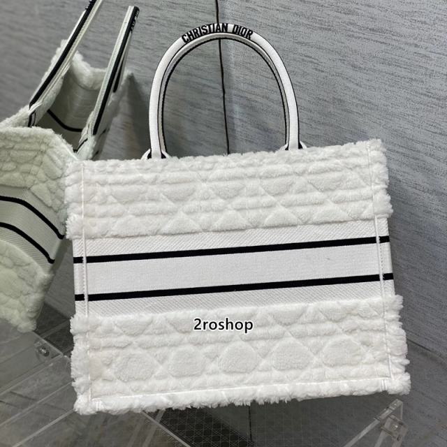 디올북토트백미듐화이트