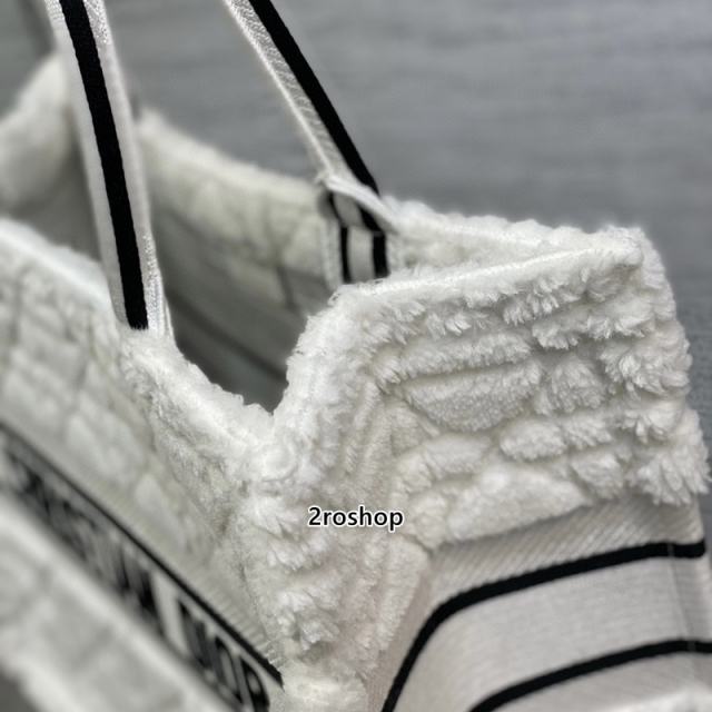 디올북토트백미듐화이트