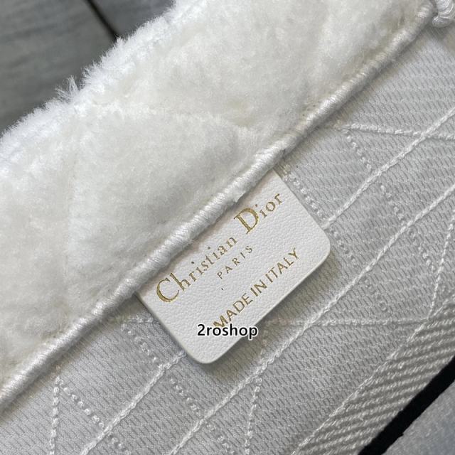 디올북토트백미듐화이트