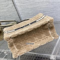 디올북토트백스몰