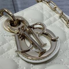 디올레이디조이백미듐화이트페이턴트