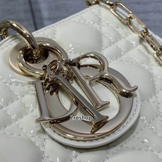 디올레이디조이백미듐화이트페이턴트