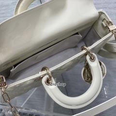 디올레이디조이백미듐화이트페이턴트