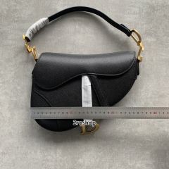 디올새들백미듐