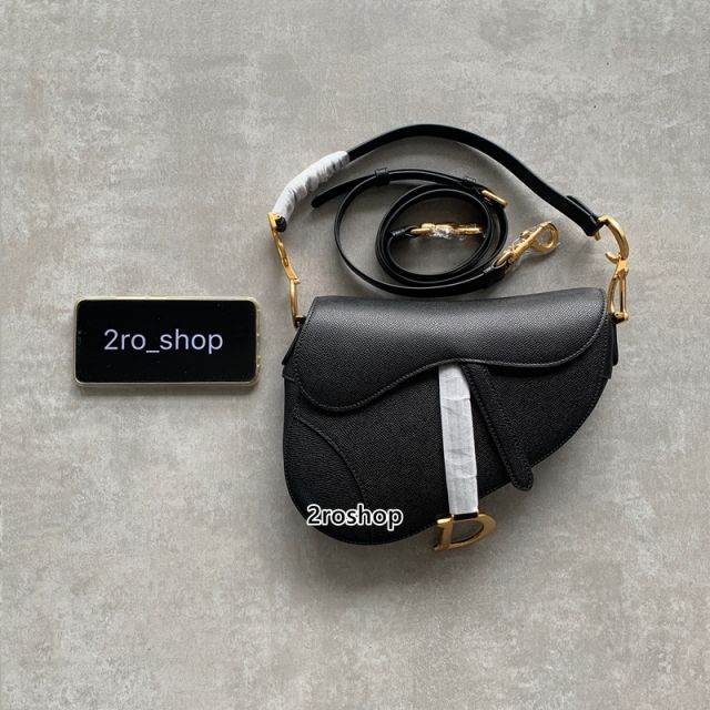 디올새들백미듐