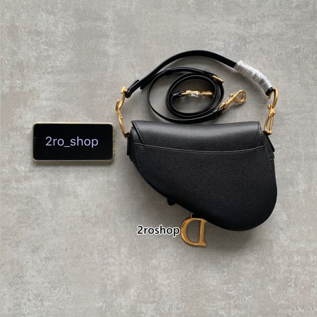 디올새들백미듐