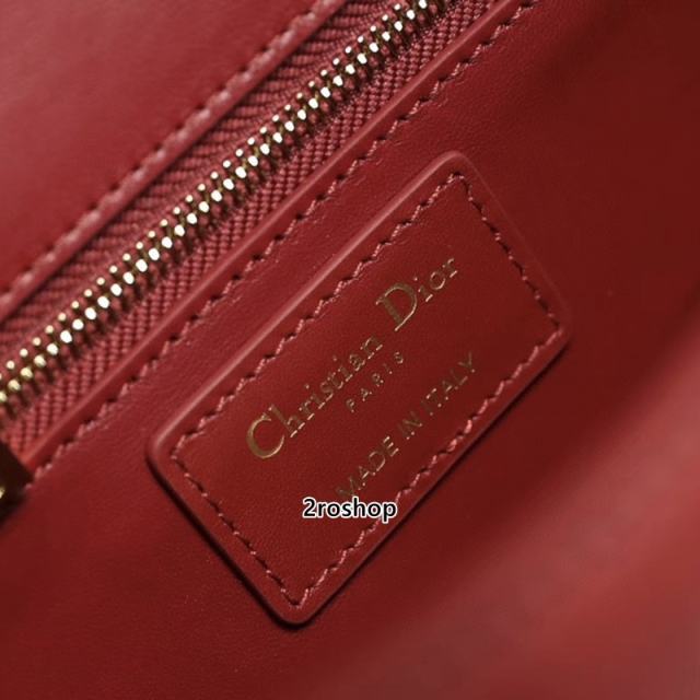 디올카로백미듐레드