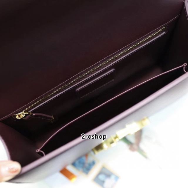 디올카로백미듐버건디