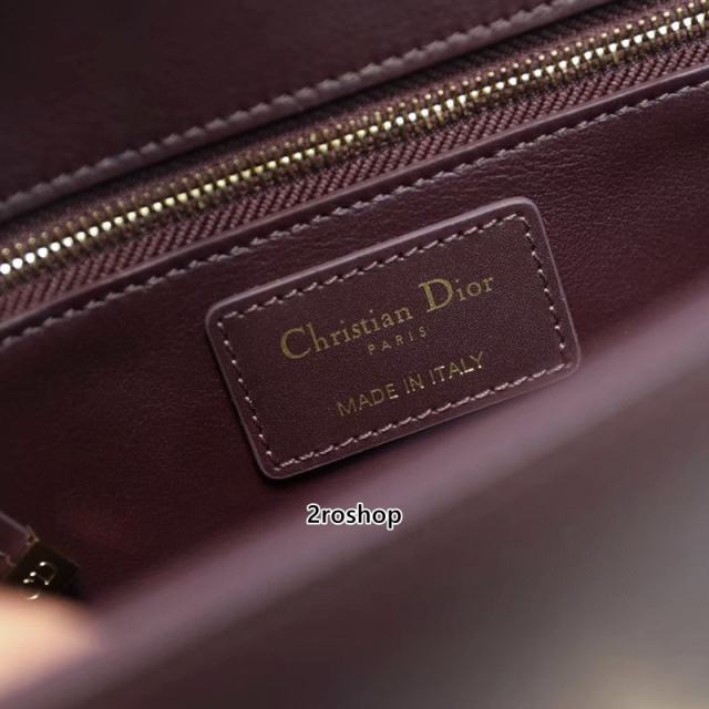 디올카로백미듐버건디