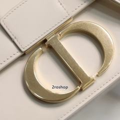 디올카로백미듐화이트