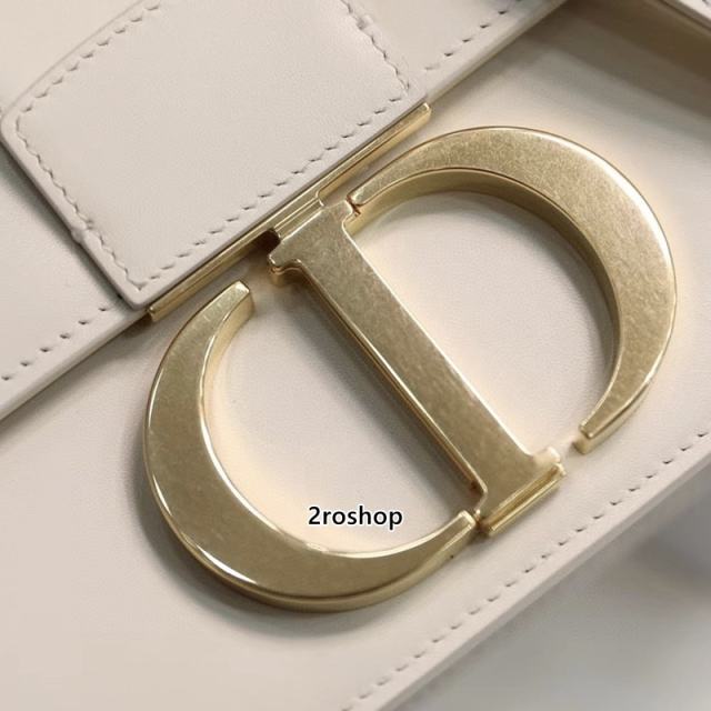 디올카로백미듐화이트