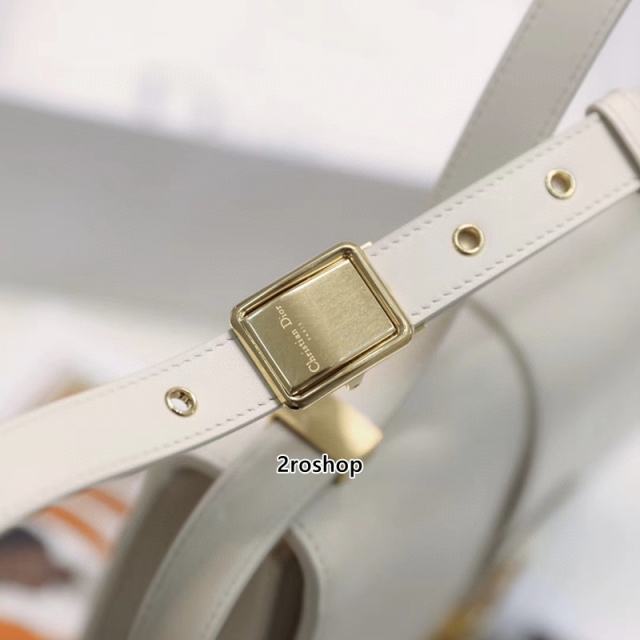 디올카로백미듐화이트