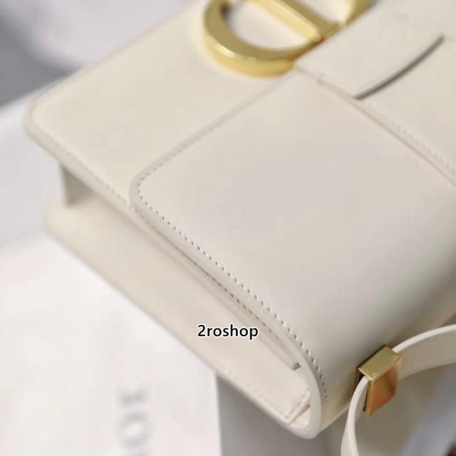 디올카로백미듐화이트