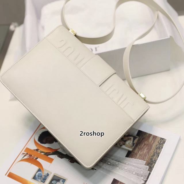 디올카로백미듐화이트