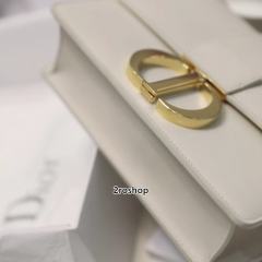 디올카로백미듐화이트