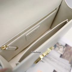 디올카로백미듐화이트