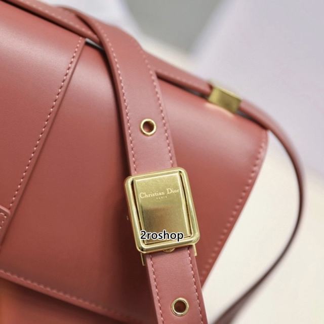 디올카로백미듐레드