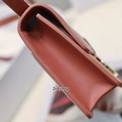 디올카로백미듐레드