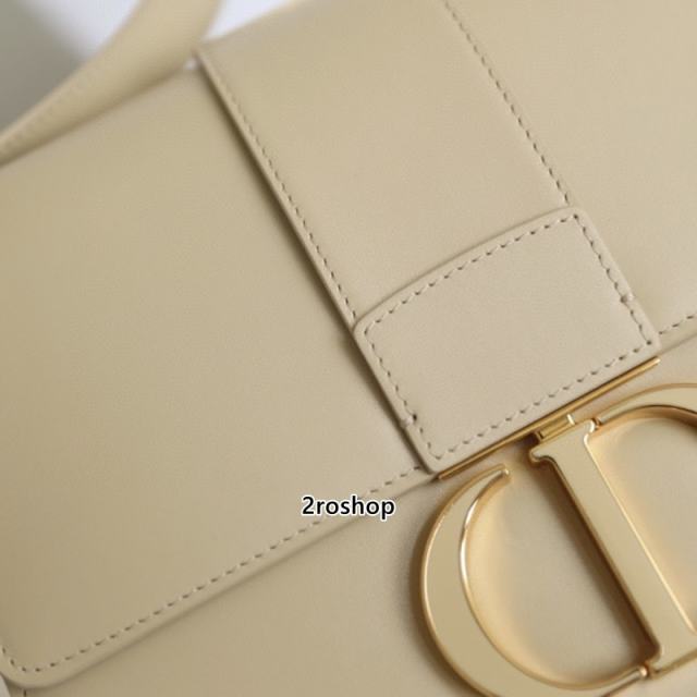 디올카로백미듐베이지