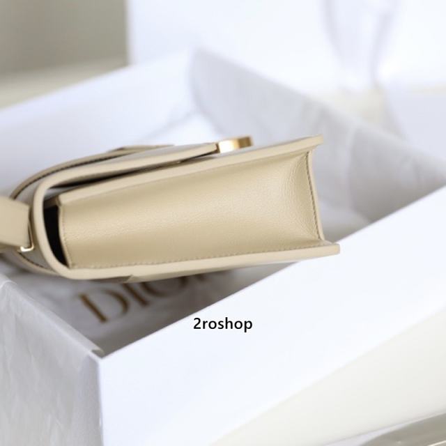 디올카로백미듐베이지