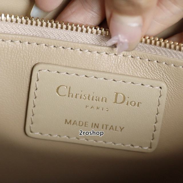 디올카로백미듐베이지