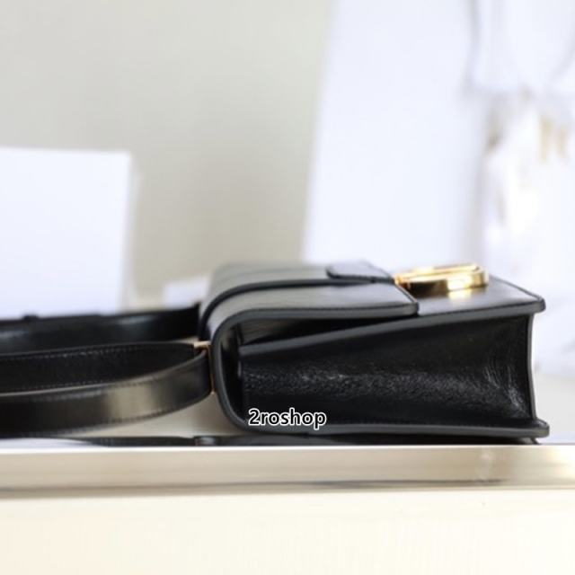 디올카로백미듐블랙양가죽