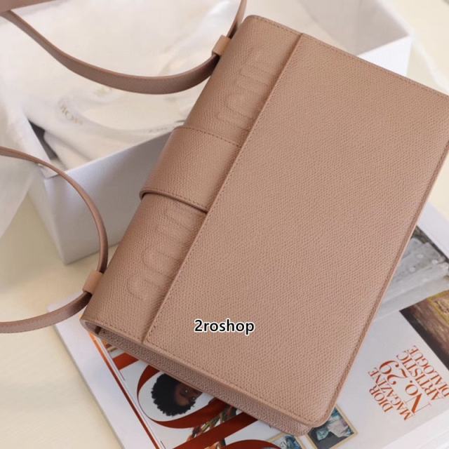 디올카로백미듐핑크