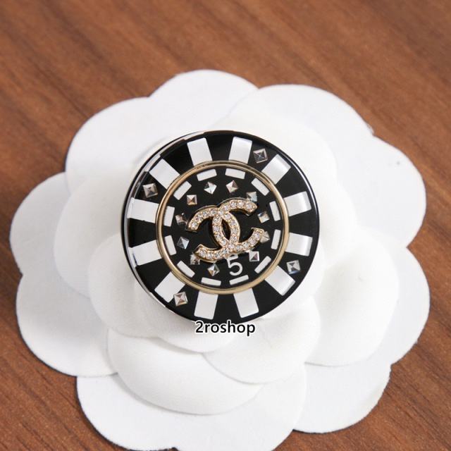 CHANEL 브로치