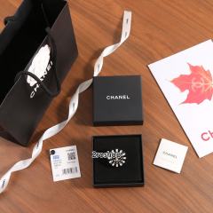 CHANEL 브로치