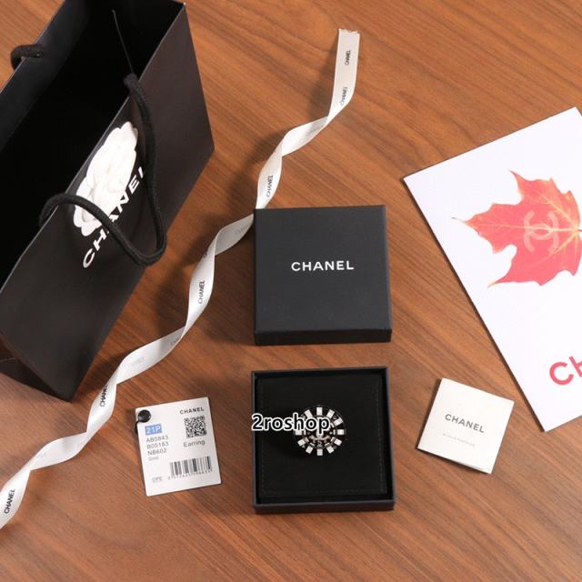 CHANEL 브로치