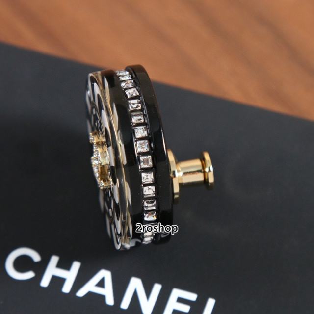 CHANEL 브로치