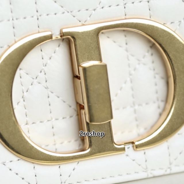 디올카로백미듐화이트